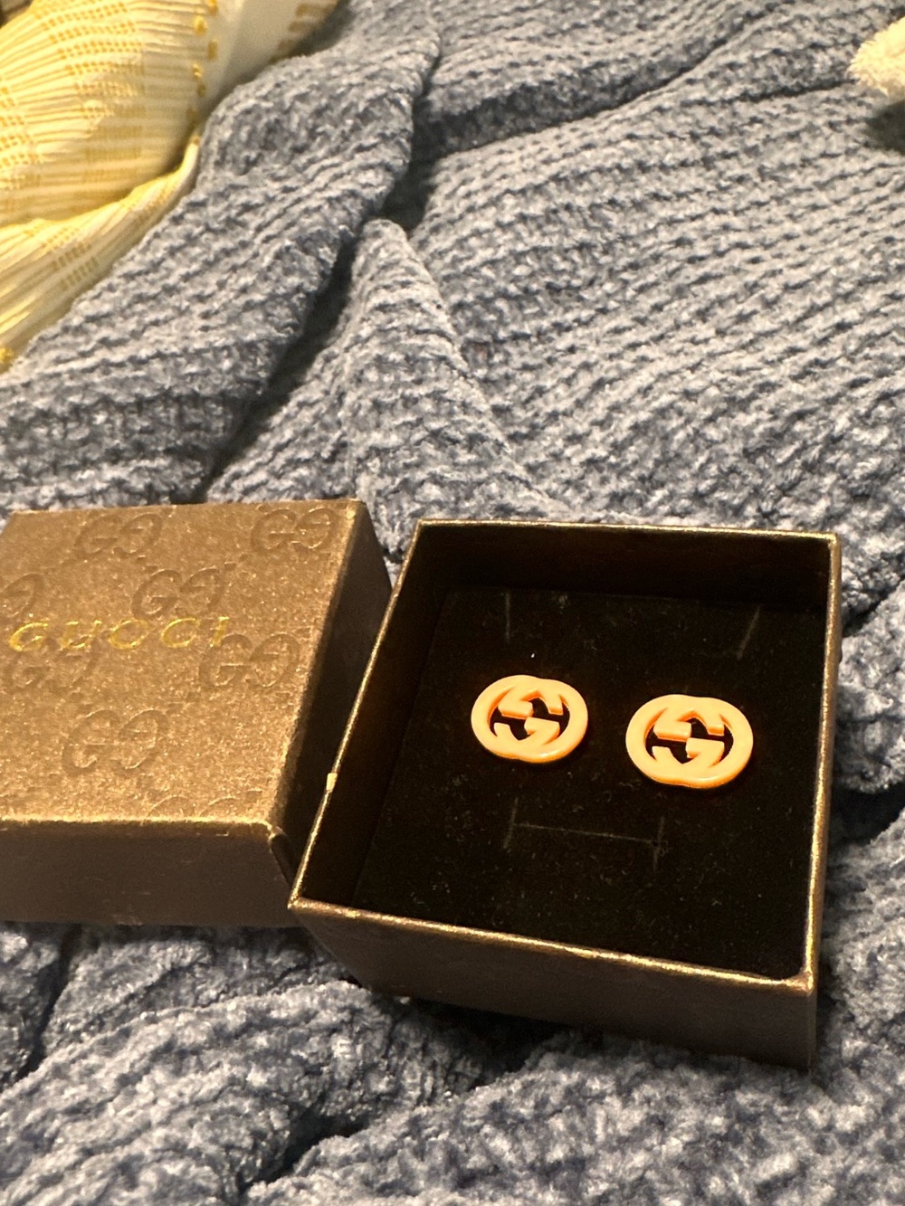 Gucci Light Pink Interlocking G Stud Earrings - Picture 3 of 3